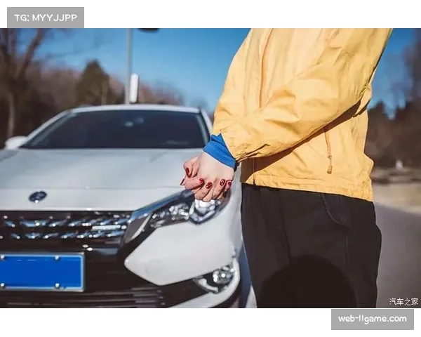 骑行达人“牙姐”李思亲临赛事现场,与骑友互动交流 骑行达人“牙姐”李思亲临赛事现场,与骑友互动交流